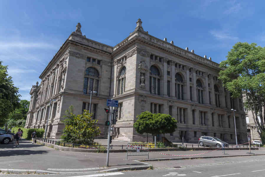 Francia - Alsacia 113 - Estrasburgo - plaza de la República - Biblioteca Nacional y Universitaria.jpg